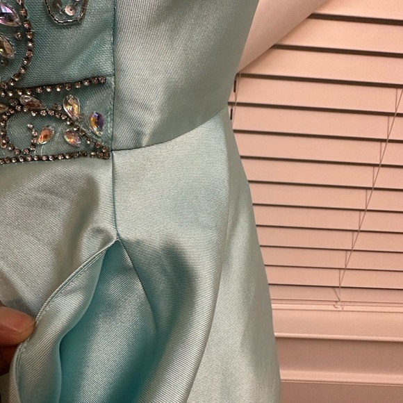 Bee Darlin Mint Green Formal Dress w/Rhinestones & side Pockets. Junior size 7-8 - Picture 5 of 7